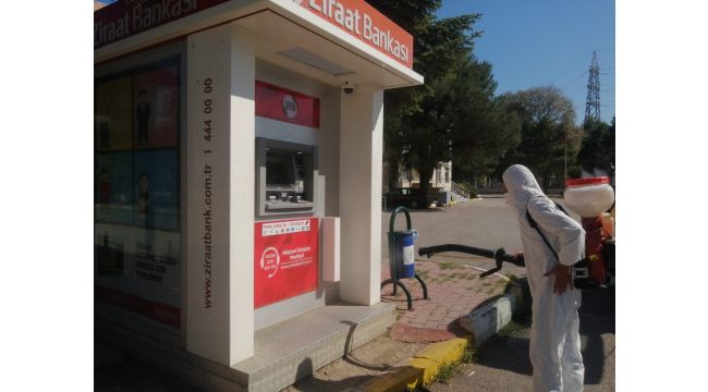Kartepe belediyesi kamusal alanları dezenfekte ediyor