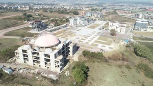 Kartepe kent meydanında çalışmalar sürüyor