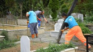 Kartepe'nin mezarlarına özel bakım