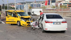 Kocaeli’de ticari taksi ile otomobil çarpıştı