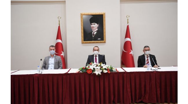 Vali Yavuz muhtarlarla bir araya geldi