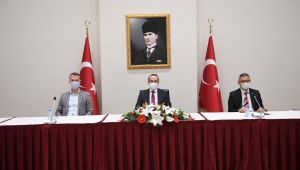 Vali Yavuz muhtarlarla bir araya geldi