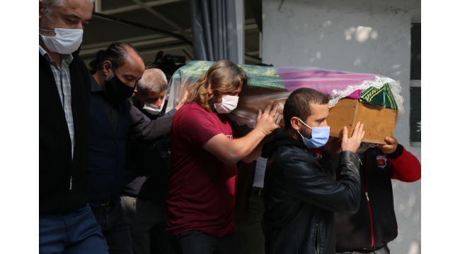 Yemek borusuna takılan ekmek sonucu ölen Zeynep son yolculuğuna uğurlandı