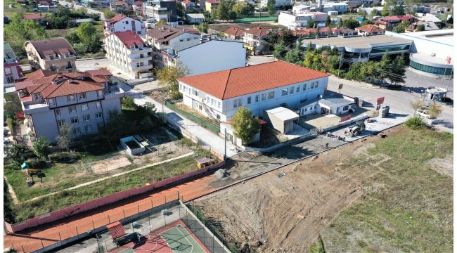 Başiskele’de parke yol çalışmaları devam ediyor