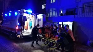 Bıçaklanan adam yardım için evine koştu