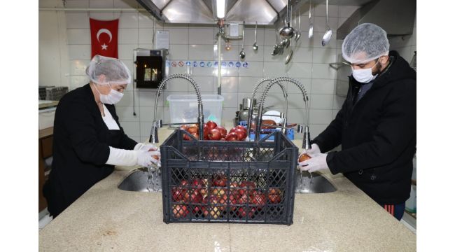 Büyükşehir'den sağlık çalışanlarına meyve desteği