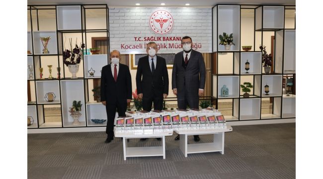 Büyükşehir sağlık çalışanlarına tablet hediye etti