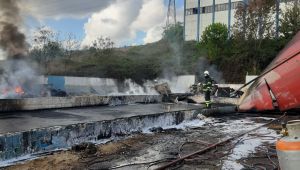 Dilovası'da boş fabrikadaki yağlar alev alev yandı
