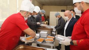 Darıca’da karantinadaki vatandaşlara sıcak yemek