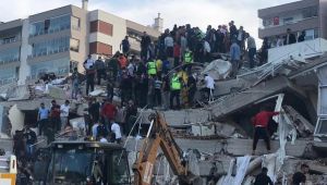 Darıcalı öğretmen İzmir depreminde annesini kaybetti