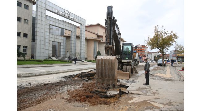 Gebze’de altyapı sonrası asfalt seriliyor