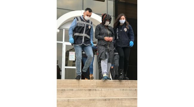 Hırsızlık için girdikleri evde suçüstü yakalandılar
