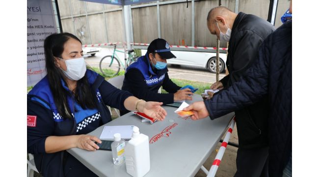 İzmit Belediyesi’nden vatandaşlara ‘HES Kodu’ yardımı