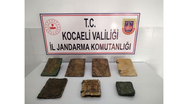 Kocaeli’de 7 adet tarihi İncil ve Tevrat ele geçirildi