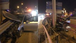 Kocaeli'de otomobil bariyere saplandı