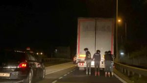 Darıca'da patenli gençler yürekleri ağza getirdi