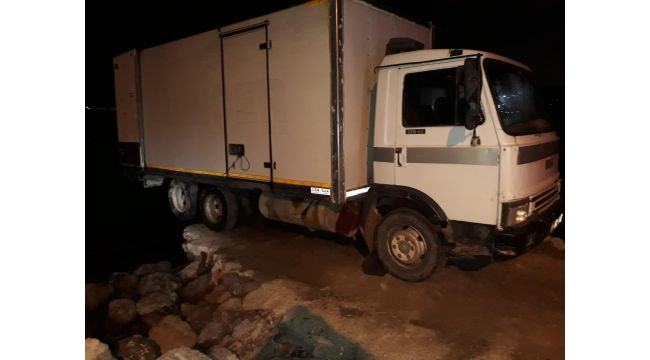 Polise yakalanmamak için kayıklarını batırdılar
