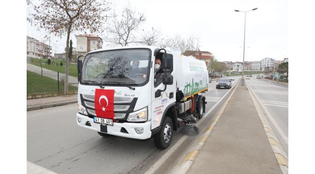 Başkan Bıyık, temizlik aracıyla sokakları temizledi