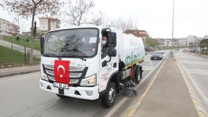 Başkan Bıyık, temizlik aracıyla sokakları temizledi