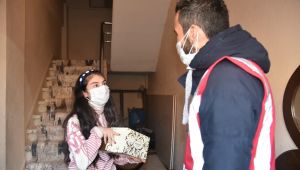 Başkan Hürriyet’ten özel çocuklara pasta sürprizi