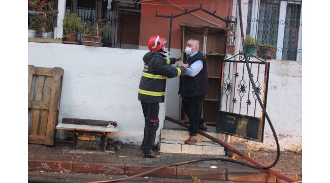 Evi yanarken içeri girmeye çalıştı