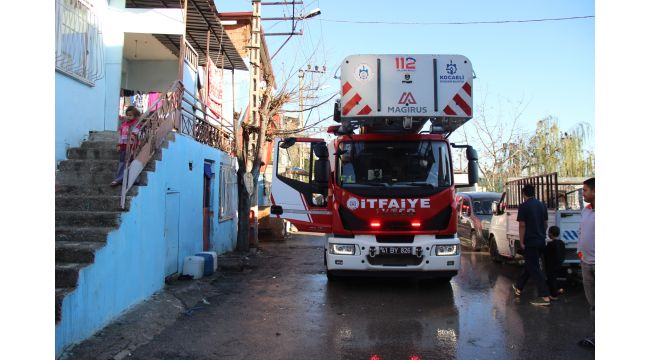 Evin bacasında çıkan yangın paniğe neden oldu