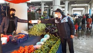 Gebze’de pazarcılara koruyucu maske