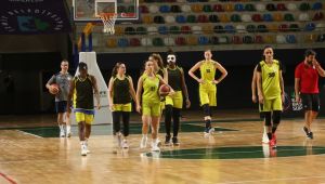 İzmit Belediyespor tam kadro çalışmaya başladı