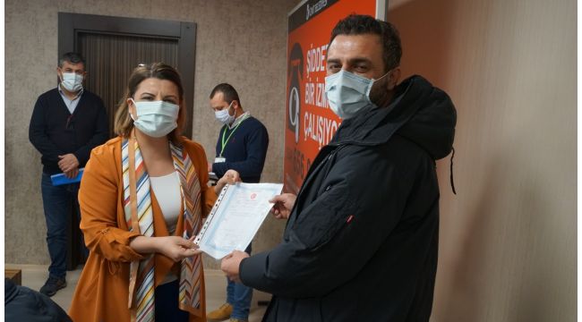 İzmit Kabaoğlu Mahallesi sakinleri tapularına kavuştu