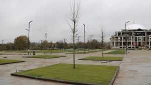 Kartepe Kent Meydanı yeşillendiriliyor