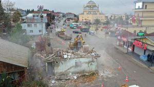 Kent estetiğini bozan metruk binalar yıkılıyor