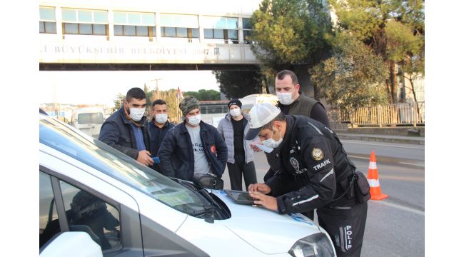 Sürücüler geri geri giderek denetimden kaçtı