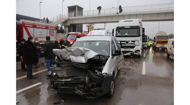 Kocaeli'de zincirleme trafik kazası: 8 yaralı