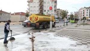Parklar dezenfekte edildi, caddeler yıkanıyor