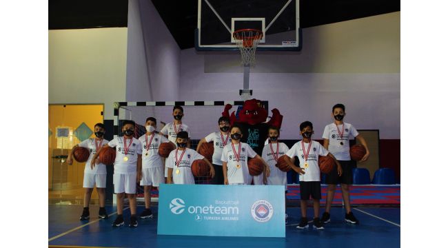 Savaşın çocukları basketbolla güldü