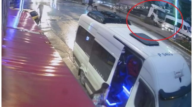 Tırın altında kalmaktan son anda kurtuldular