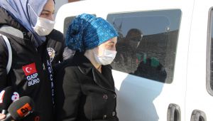 Bebeğini bıçaklayarak öldüren anne adliyeye sevk edildi