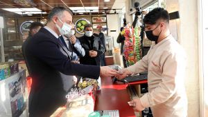 Büyükakın, Çayırovalı esnafı ziyaret etti, alışveriş yaptı