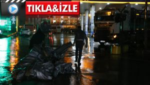 Damperi açılan tırın dorsesi üst geçide çarptı