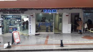 Döviz bürosunu soymaya çalışan silahlı kişi paniğe kapılınca kaçtı