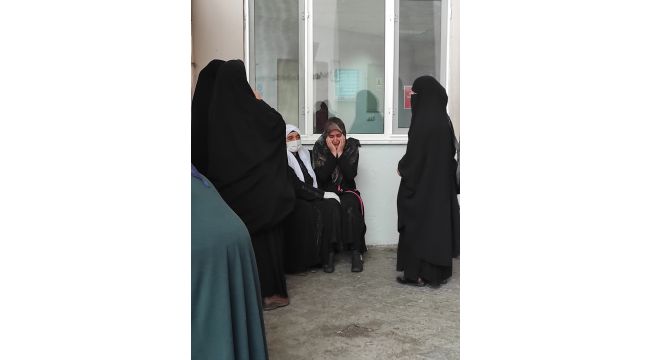 Ekmek tandırına düşüp yanan kadının kolu kesildi
