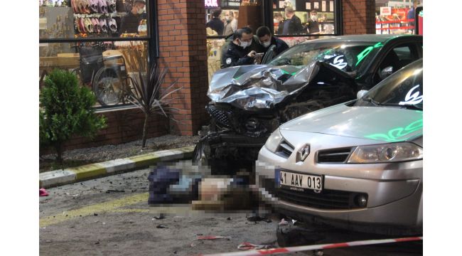 Eşiyle birlikte ölmek için masum insanlara çarptı