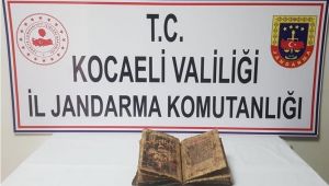 Gebze'de durdurulan araçta tarihi İncil çıktı
