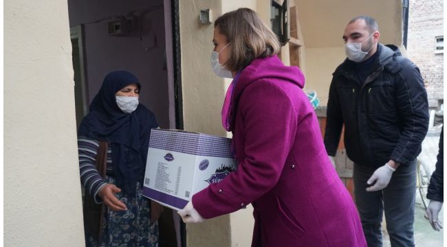 İzmit Belediyesi'nden binlerce aileye yardım