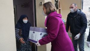 İzmit Belediyesi'nden binlerce aileye yardım