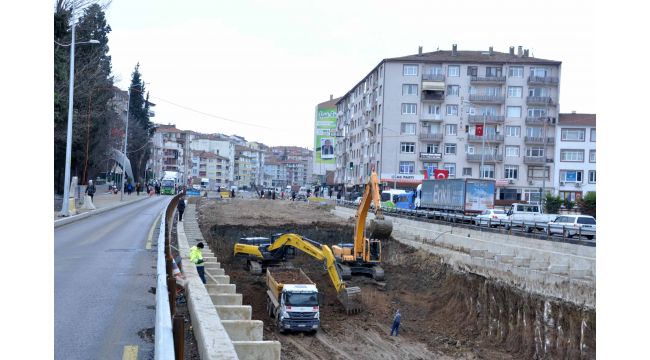 Karamürsel köprülü kavşağında çalışmalar sürüyor