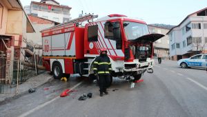 Kazaya yardıma giden itfaiye aracı kontrolden çıktı