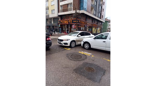 Kısıtlama da boş olan yolda kaza yaptılar