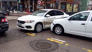 Kısıtlama da boş olan yolda kaza yaptılar