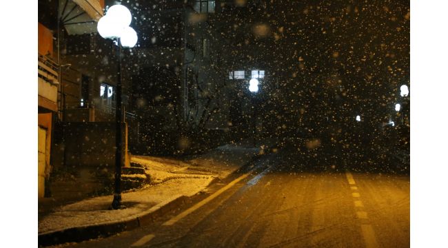 Kocaeli’yi yoğun kar yağışı etkisi altına aldı